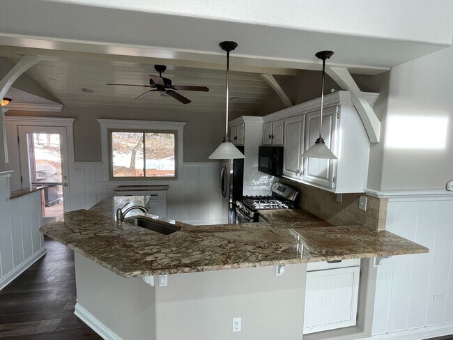 Building Photo - Charming Remodeled 5bd Country Home in Pal...