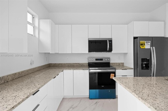 Building Photo - 1923 Sunniland Blvd