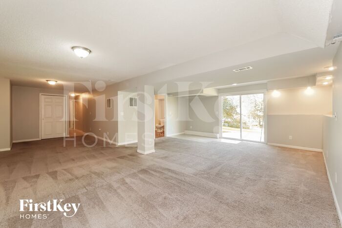 Building Photo - 305 W Laredo Trail