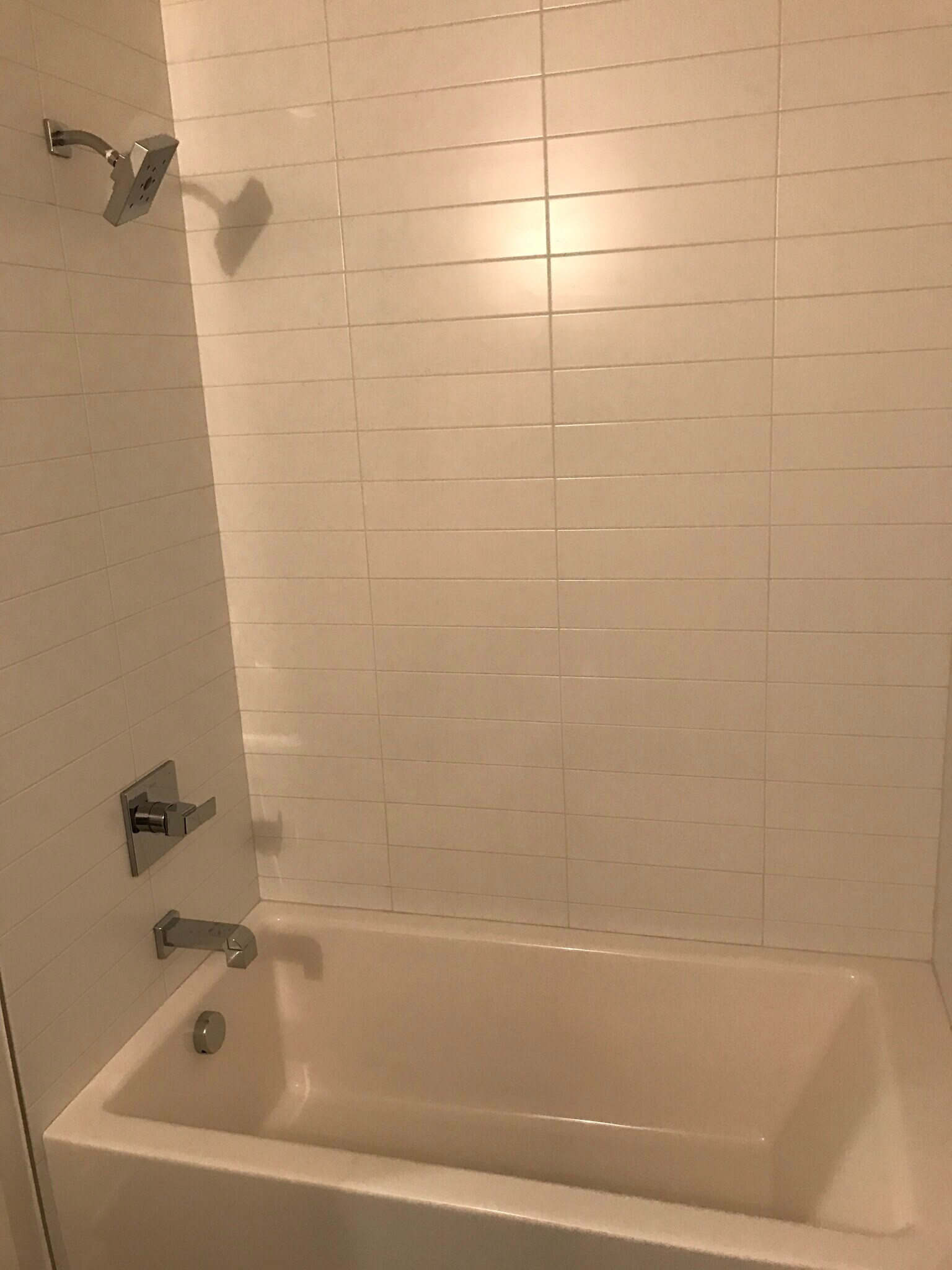 2 bath tub - 2978 Ripple Pl