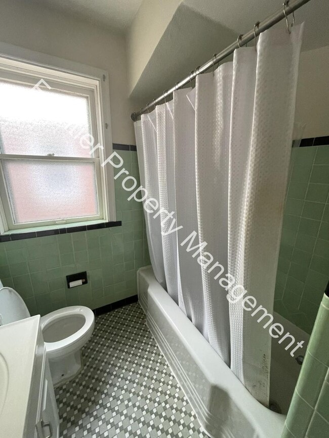 Building Photo - Charming one bedroom apartment