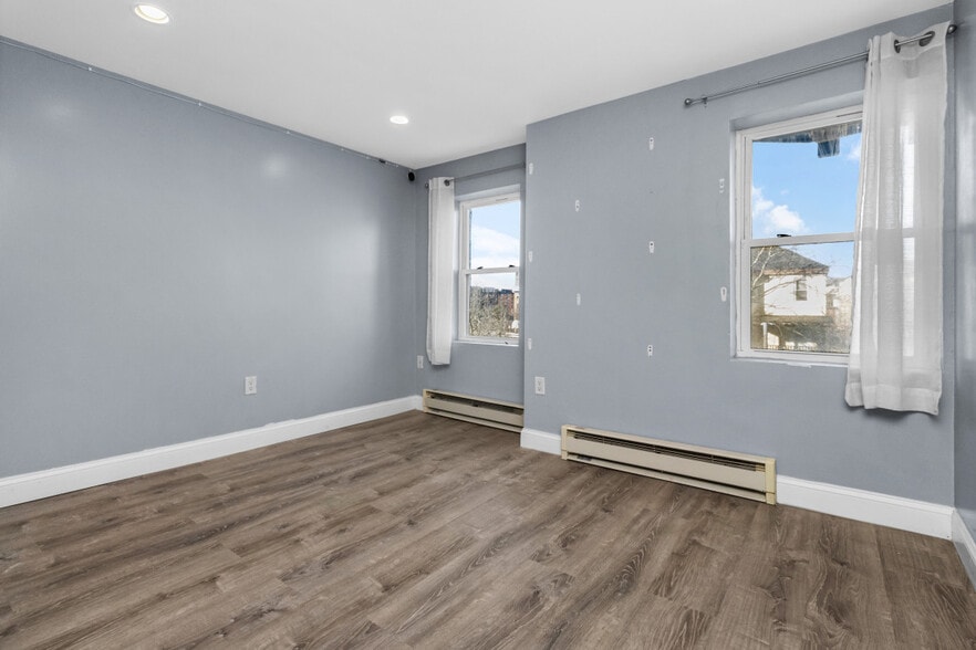 Building Photo - 2 Centre Street Ter