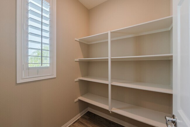 Building Photo - Beautiful Gardena Condominium in Gated Com...