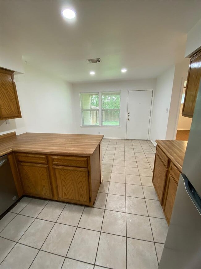 Building Photo - 1304 Conway Dr