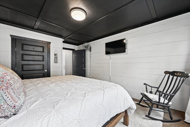 Building Photo - 1115 Red Bud Dr