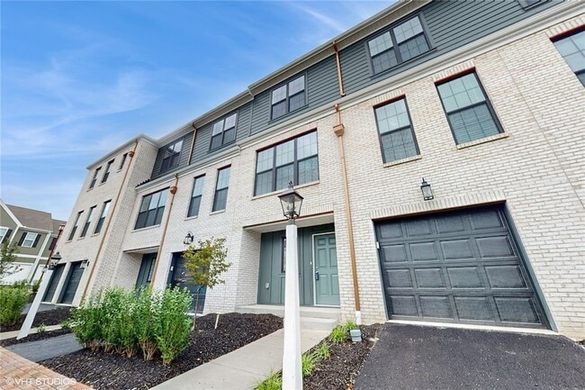 Primary Photo - 314 E Lk St
