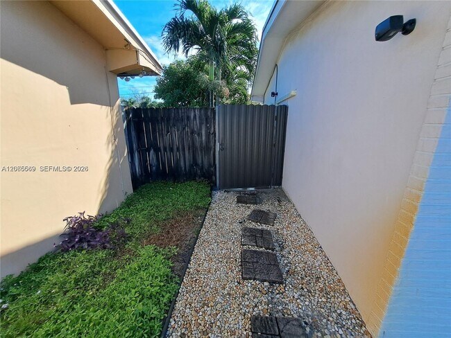 Building Photo - 1111 NW 79th Way