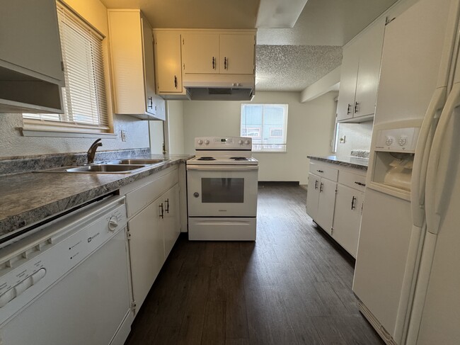 Building Photo - 1380 Kittyhawk Ave