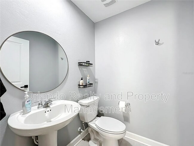 Building Photo - 744 Simone Ct