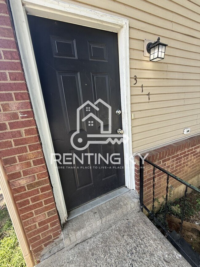Building Photo - Updated 2-Bed, 1.5-Bath Townhome!
