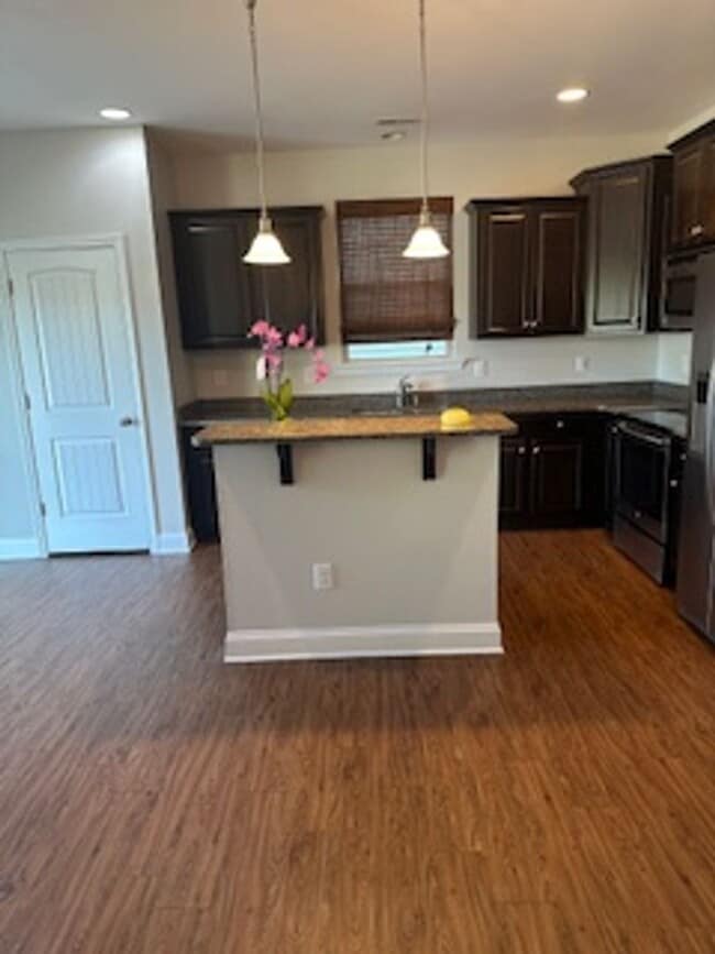 Building Photo - 4 Bedroom 2.5 Bath Single Family Home - COMING SOON!