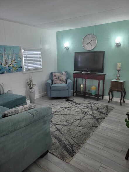 Building Photo - 6450 Floral Ct