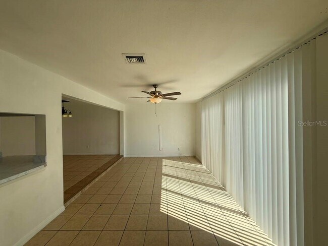 Building Photo - 833 Caribbean Dr