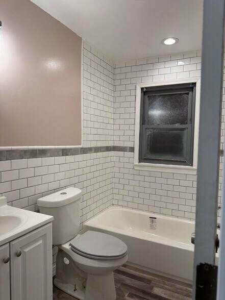 Building Photo - 1630 Outer Dr E