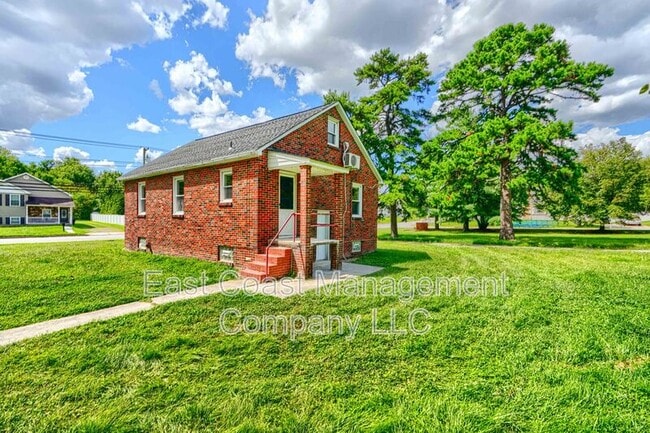 Building Photo - 501 Middle River Rd