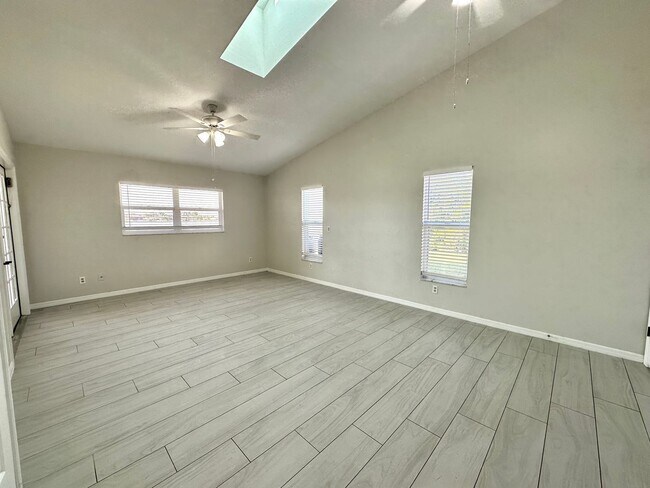 Building Photo - Beautiful Waterfront 3 Bed 2 Bath Home With Heated Pool, Washer/Dryer In Unit & More!