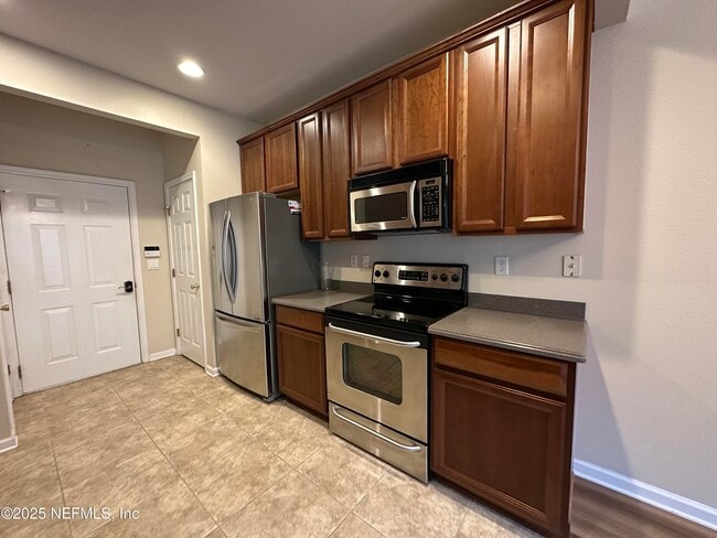 Building Photo - 11197 Castlemain Cir W