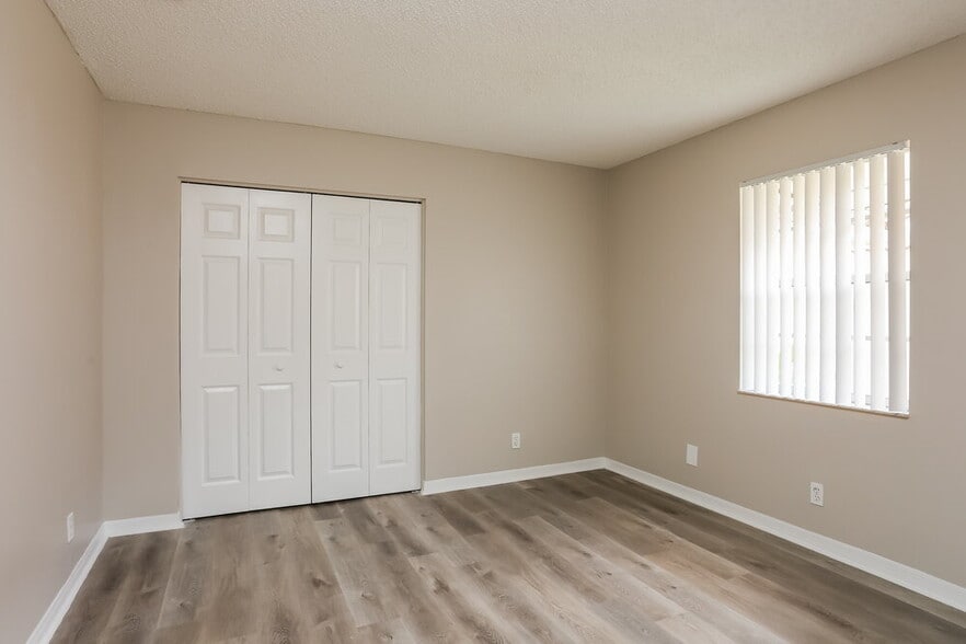 Building Photo - 11117 Lakeaire Cir