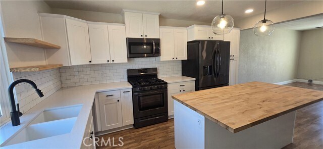 Building Photo - 751 Vía Los Santos