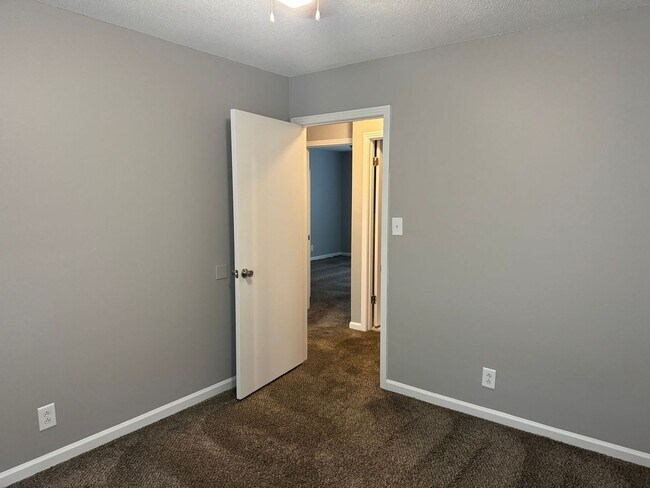 Building Photo - 104 Cornelia Ct