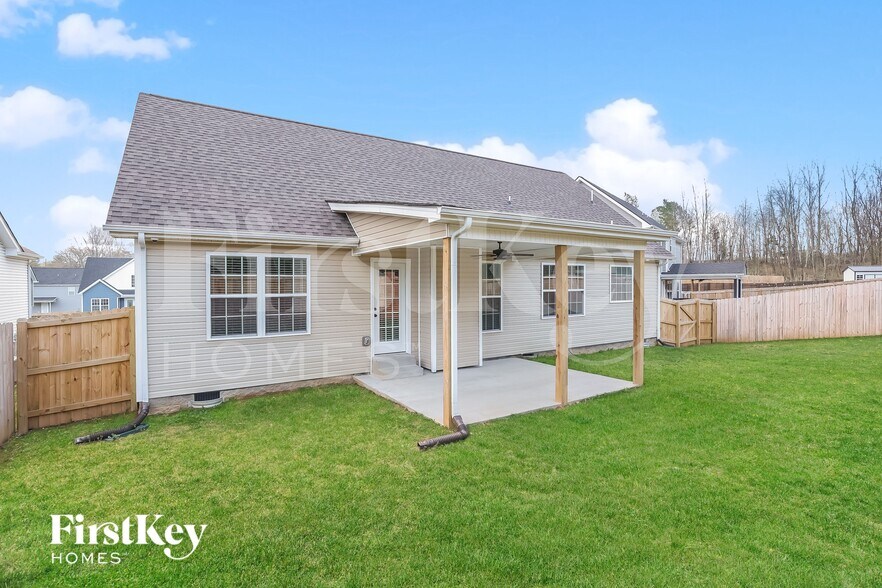 Building Photo - 500 Woodtrace Dr