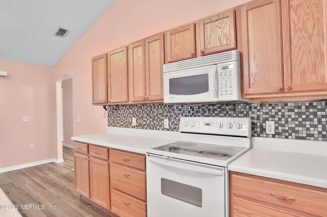 Building Photo - 11 Wheatfield Dr