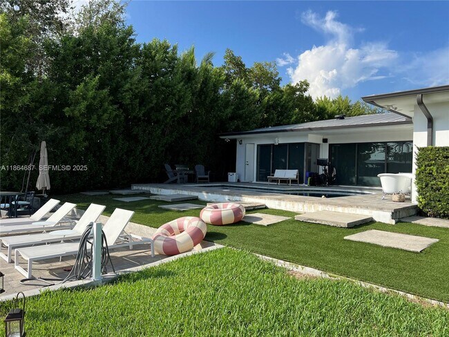 Building Photo - 2062 NE 121st Rd