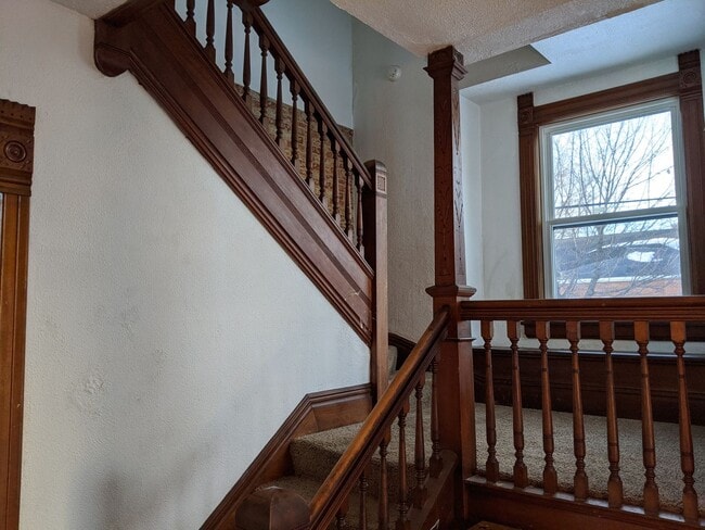 Building Photo - 5 bed 2 bath Single Family Home in Wausau
