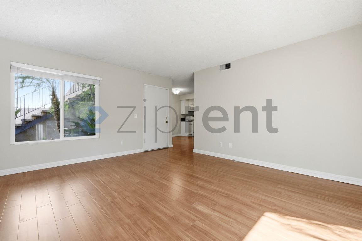 Building Photo - Unit B