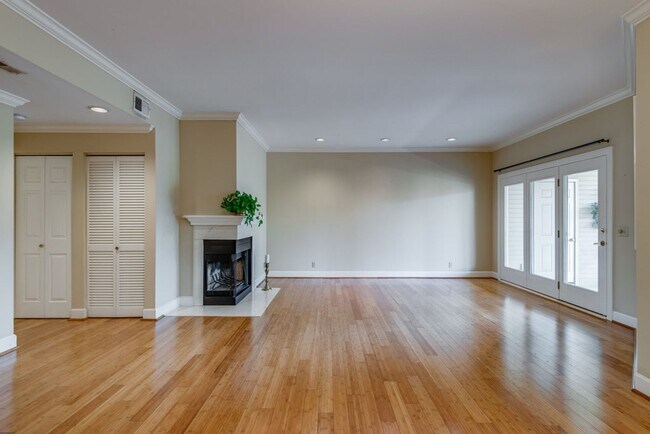 Building Photo - 218 Boxmere Pl