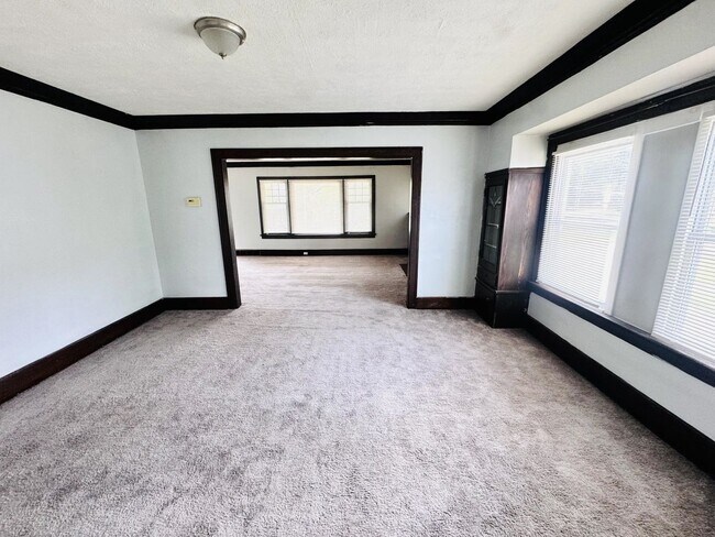Building Photo - 10916 Parkhurst Dr