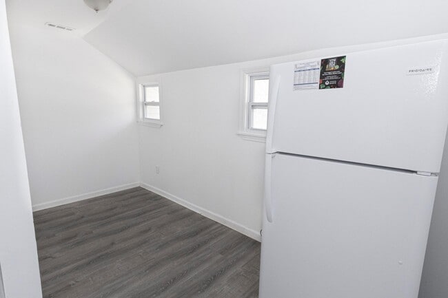 Building Photo - 125 Bell St