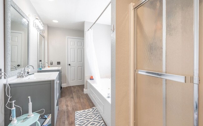 Building Photo - 4Bd/3.5Ba Home Available