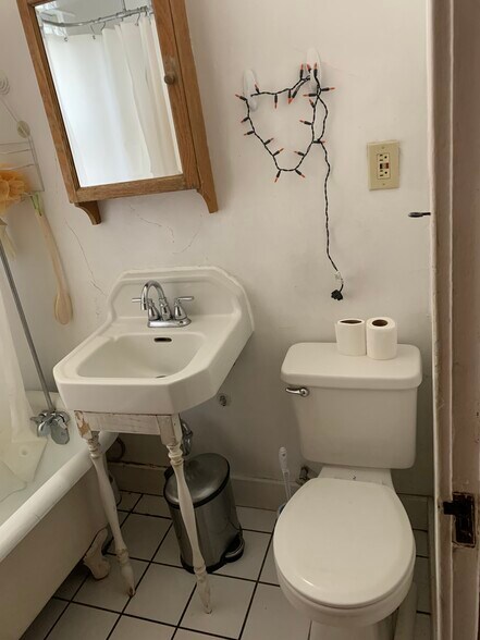 Building Photo - 1628 Dayton Ave