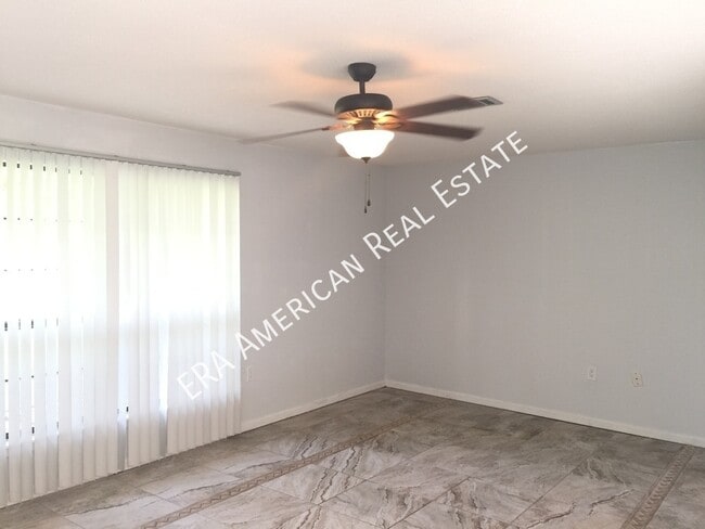 Building Photo - 27 11th St