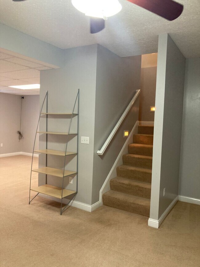 Building Photo - 100 Twin Lakes Dr