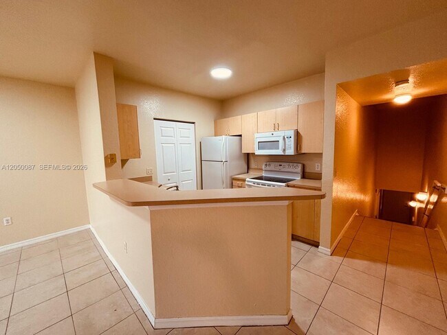 Building Photo - 2403 Belmont Ln