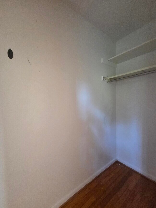 Building Photo - 104 Forest Cir