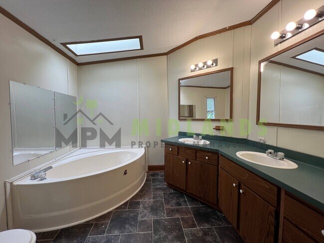 Building Photo - 575 Forts Pond Rd