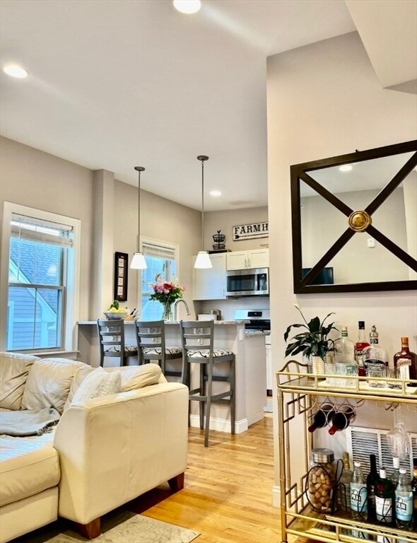 Building Photo - 236-238 E St