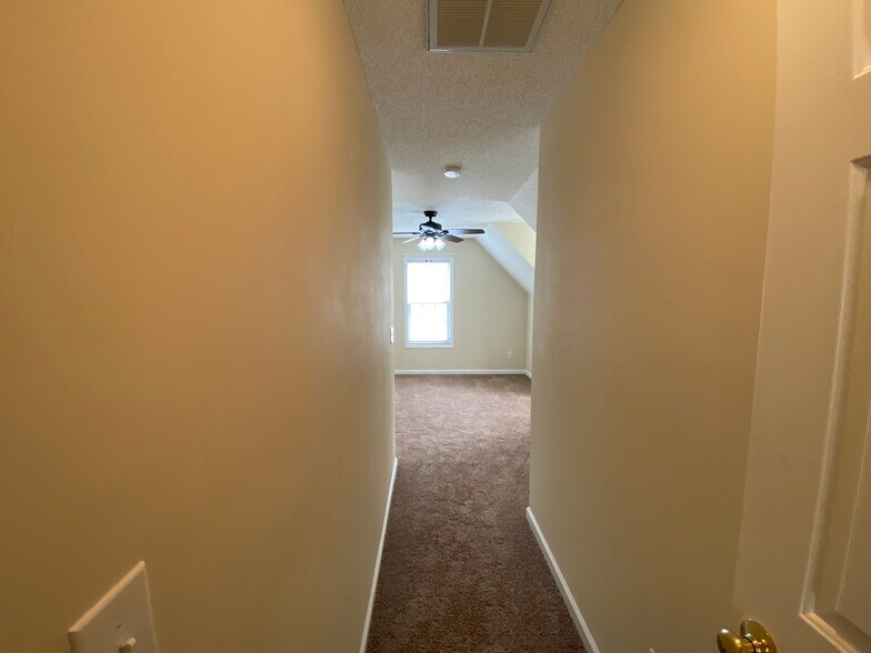 Building Photo - Room in Single Family Home on Ujamaa Dr