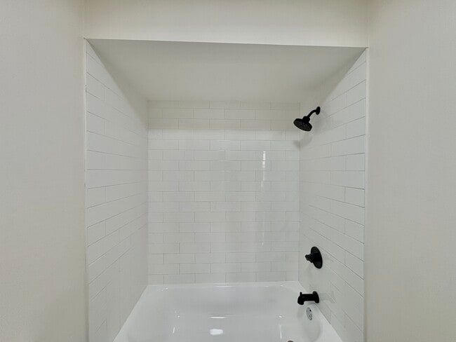 Building Photo - 156 Ridgewood Ave