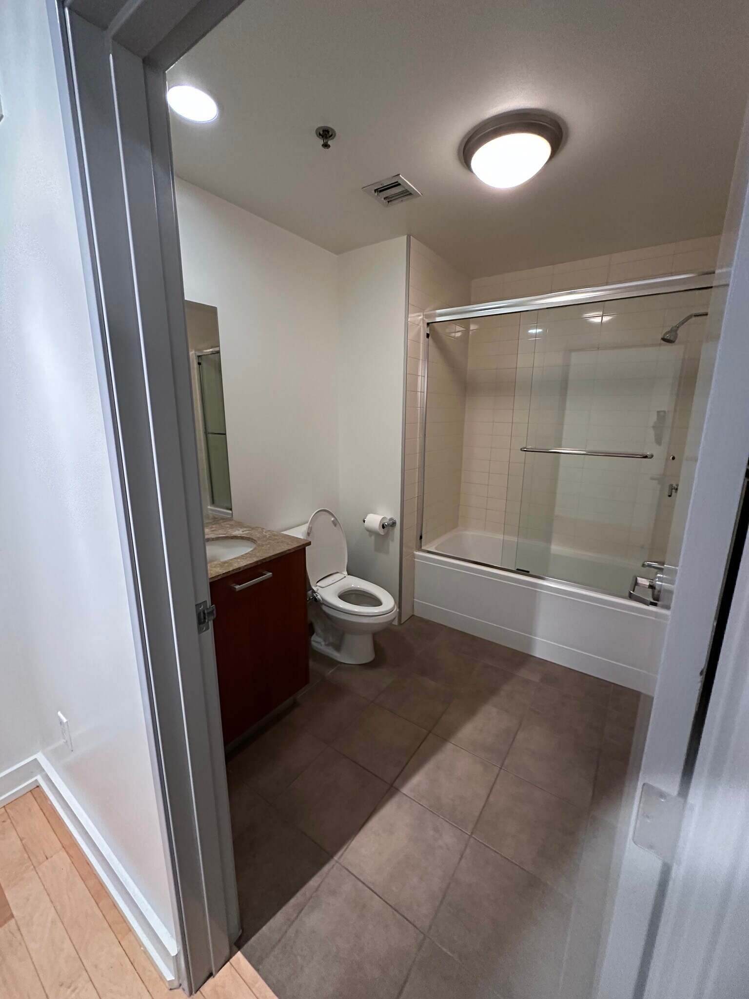 Building Photo - 645 W 9th St