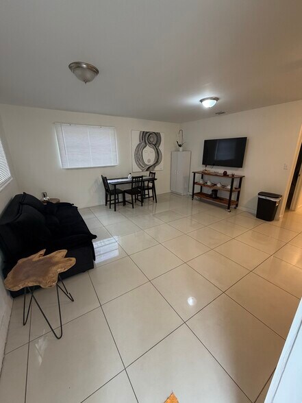 Building Photo - 1132 NW 38th St