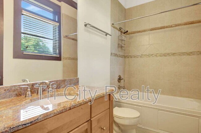 Building Photo - 250 Moss Creek Walk