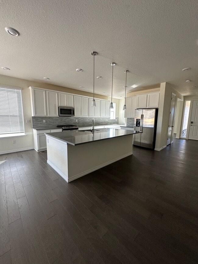 Building Photo - 4-bedroom Single Family Home in Broomfield