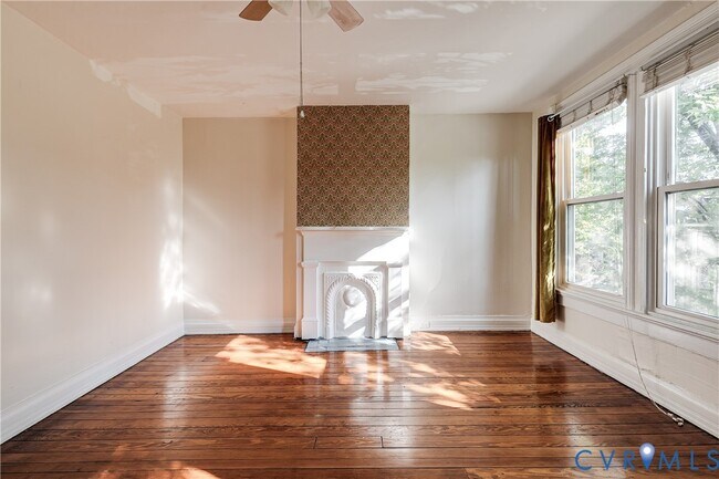 Building Photo - 430 S Pine St