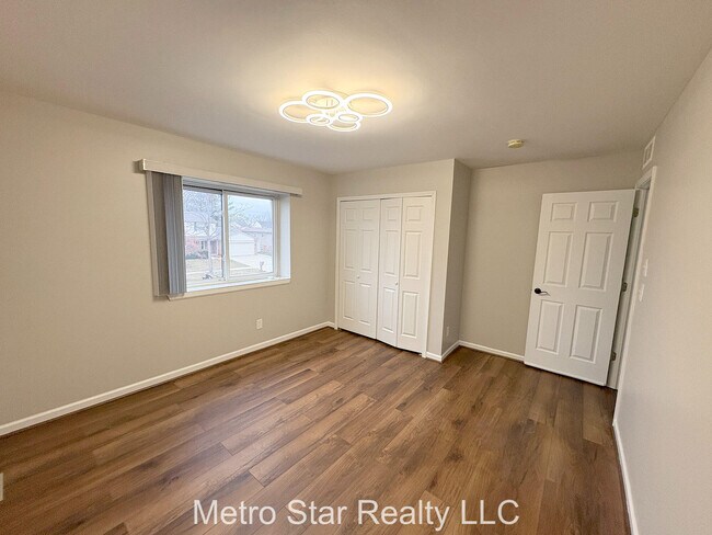 Building Photo - 1553 Lakewood Dr