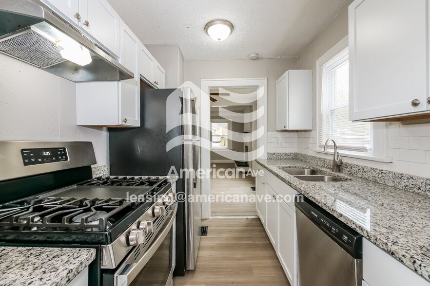 Building Photo - 13401 Parker Ave
