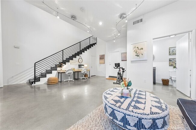 Building Photo - 210 N Spurgeon St